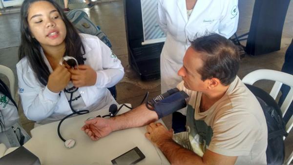 Tenda da Saúde Rodoviária do Plano Piloto - 14/05 Manhã - Presidente Osvaldo Peralta e Diretora Ana Maria